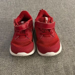 Nike Revolution - size 6